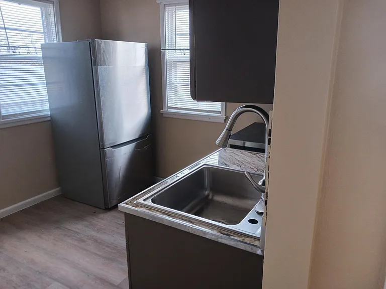 422 W William St — Photo 9