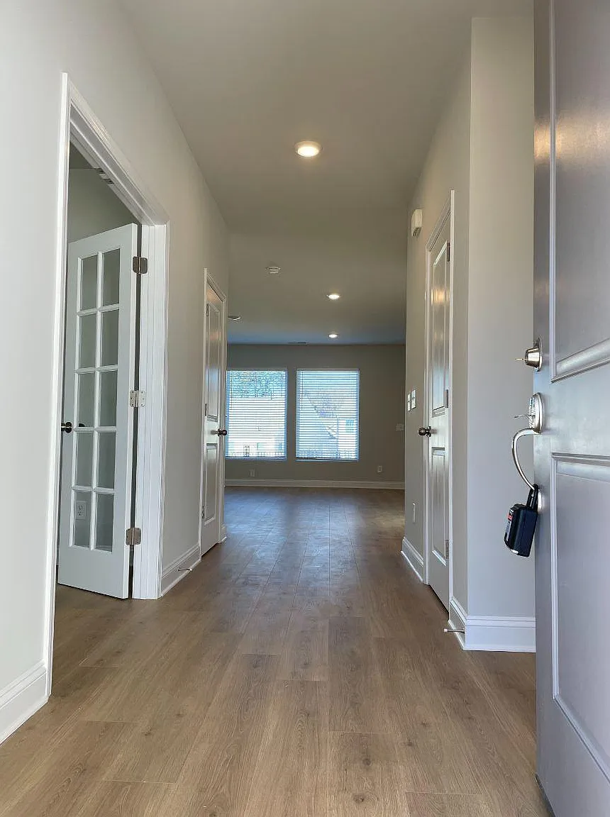 4 bed, 3.5 bath, 2509 sqft, $2,800 — Photo 3