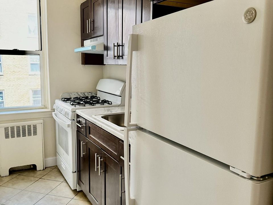 1st image of 144 41st Ave #1