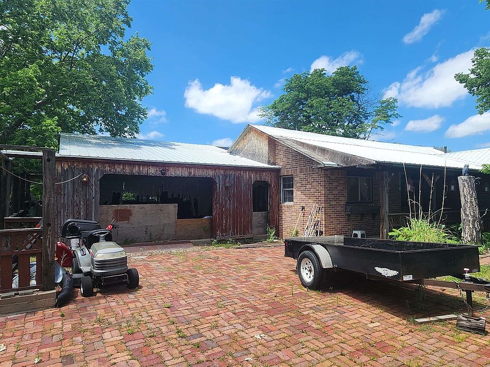 2nd image of 202 DIXIE AVE
