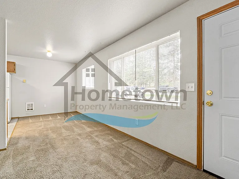 703 N Compton St — Photo 8