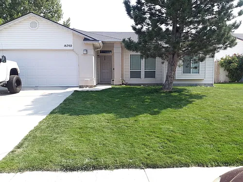 16702 Sadie Ave Photo 1