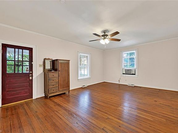 5th image of 719 S Green St