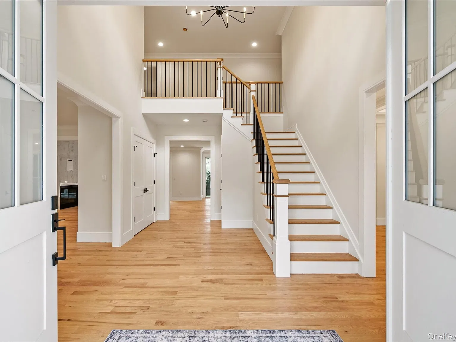 5 bed, 5.5 bath, 4900 sqft, $8,900 — Photo 4
