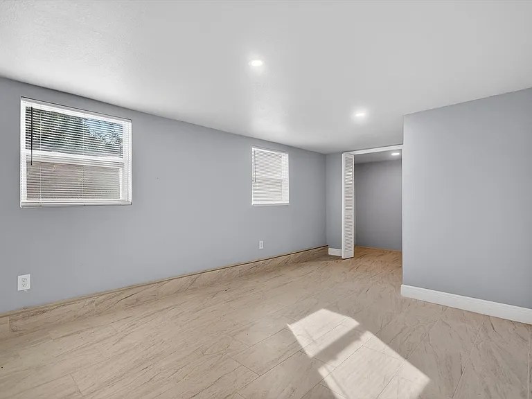 917 Mack Ave #1/2 — Photo 12