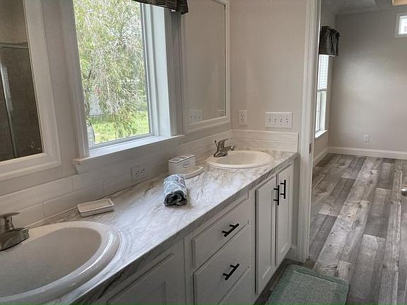 3rd image of 328 Heritage Blvd