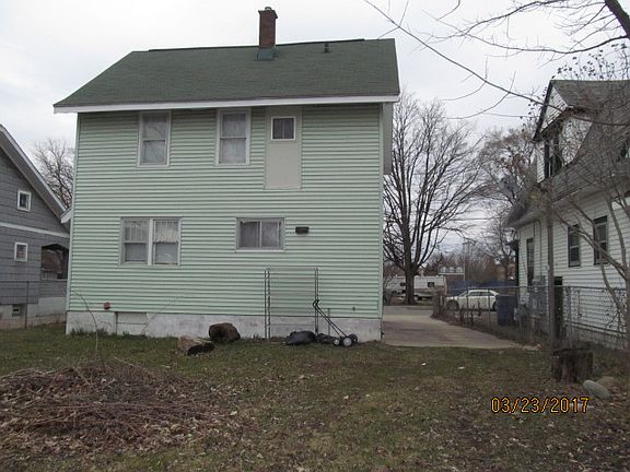2nd image of 218 Montgomery St SE