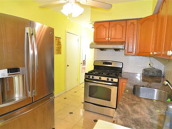 3rd image of 10408 Avenue K