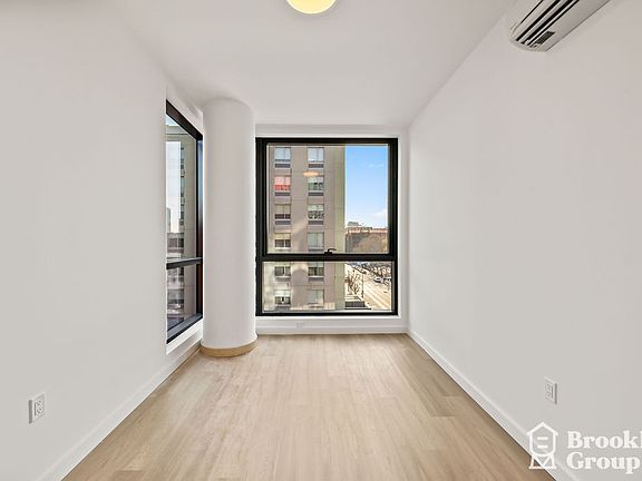 5th image of 556 Baltic St #302