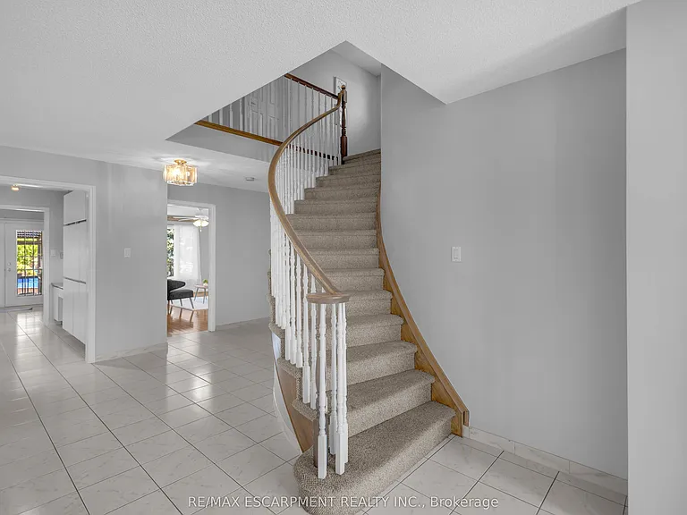 489 Acadia Dr — Photo 17