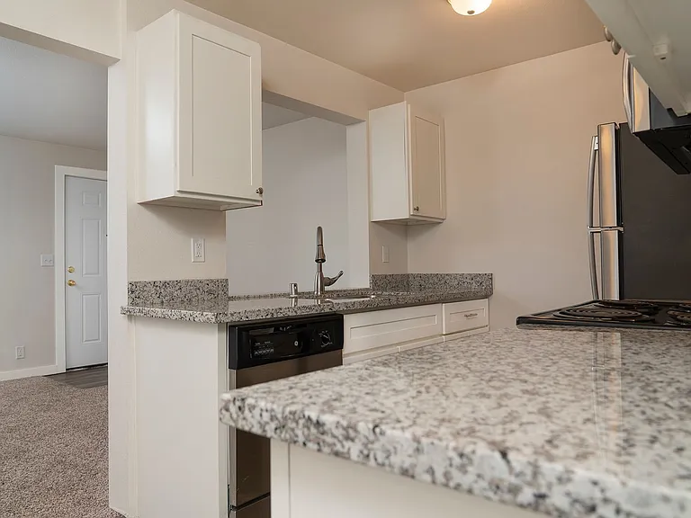 616 N Anderson St — Photo 32