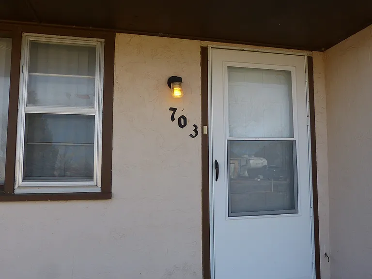 703 Dixie Dr — Photo 2