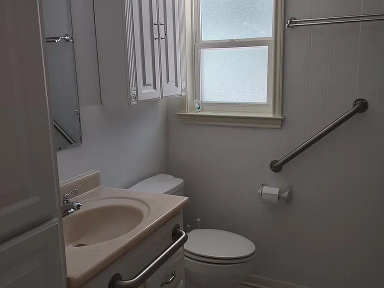 553 Sherwood Forest Dr — Photo 5