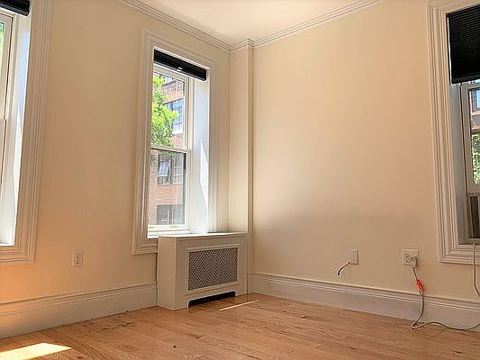 2nd image of 27 Morton St Floor 6