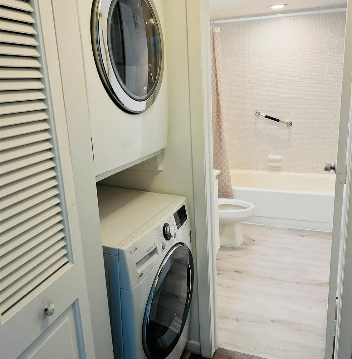 2 bed, 2.0 bath, 865 sqft, $1,925 — Photo 3