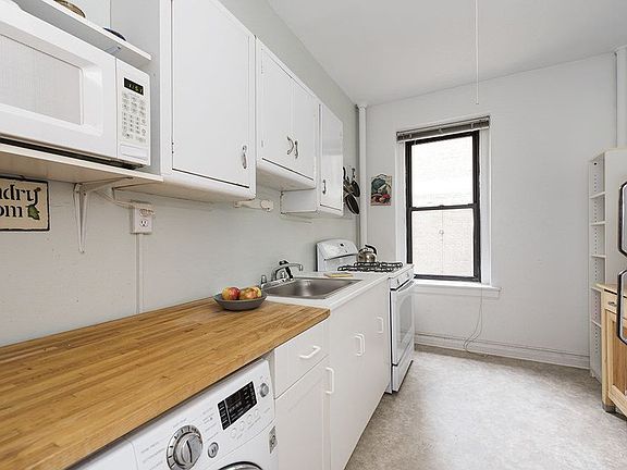 4th image of 333 4th St APT 1D