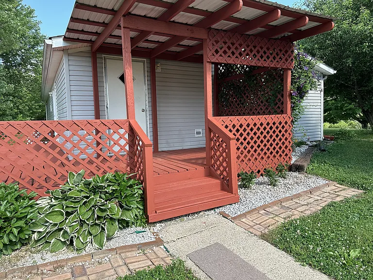 Side entrance to kitchen