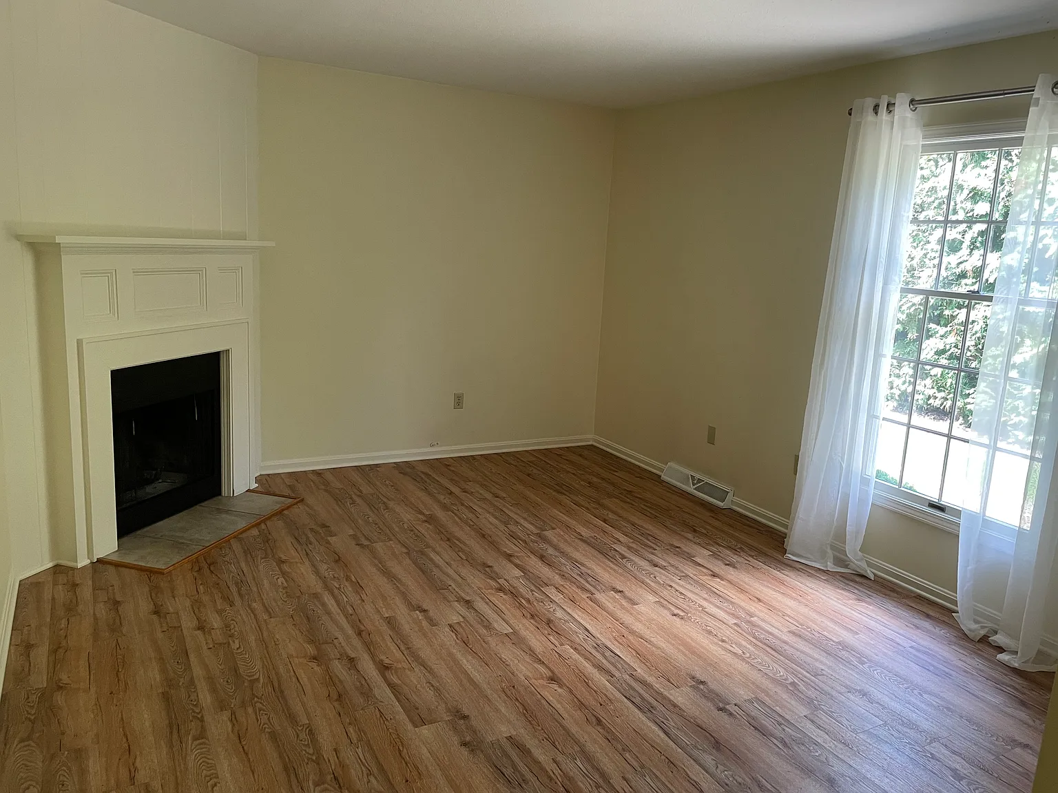 3 bed, 1.5 bath, 1530 sqft, $2,850 — Photo 4