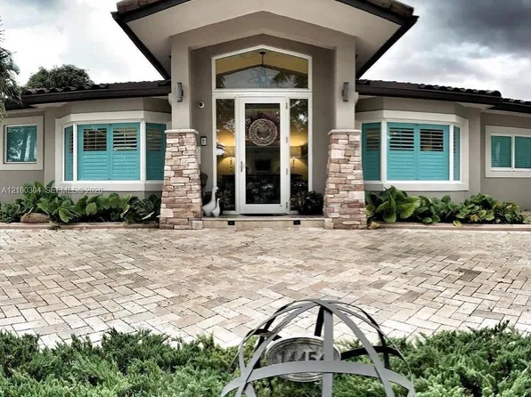 14456 Kendale Lakes Blvd, Miami, FL 33183