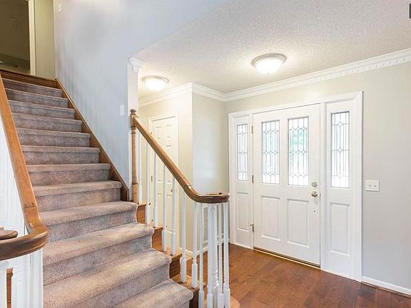 3rd image of 21 Bernwood Dr