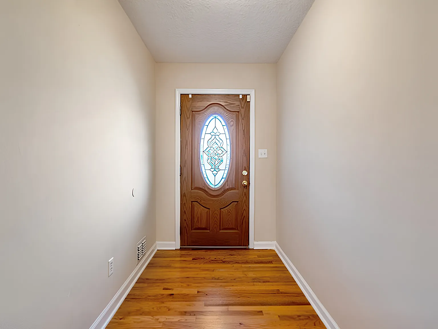 4 bed, 3.0 bath, 2795 sqft, $758 — Photo 2