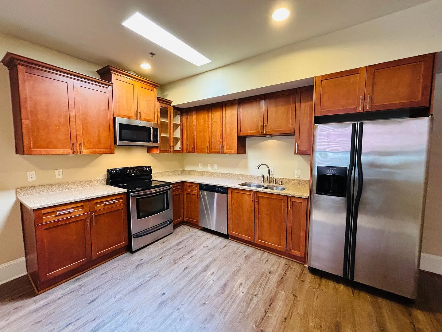 2 Bedroom, 1 Bath Apartment — Photo 4