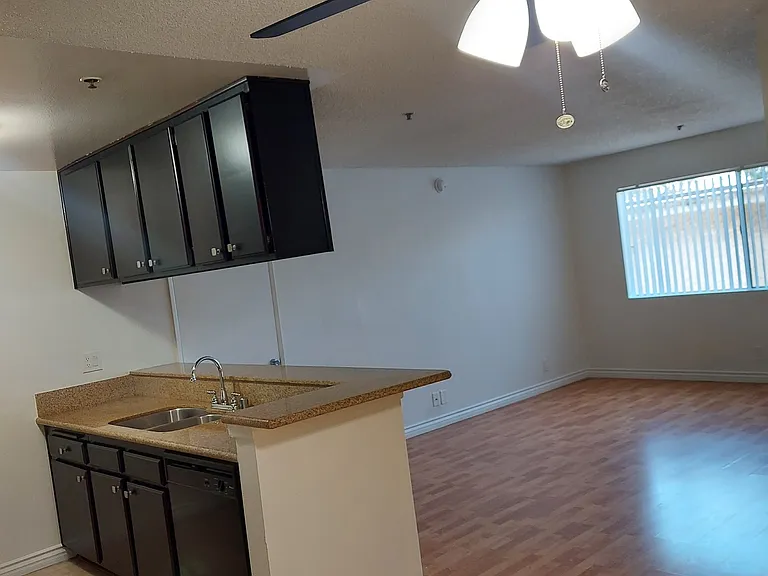 15602 Vanowen St #204 — Photo 8