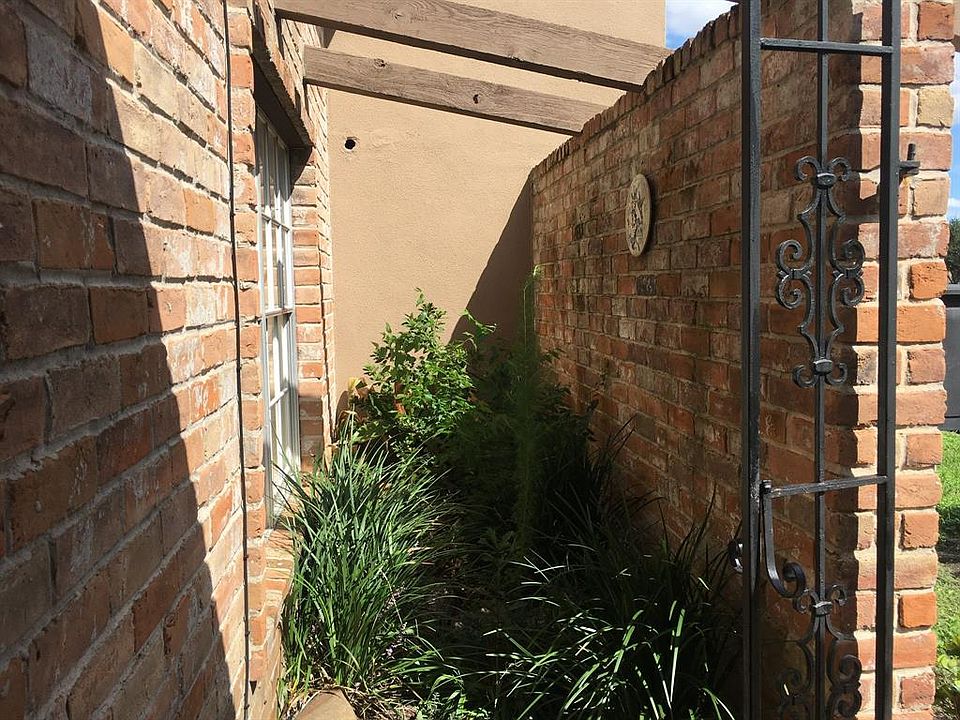 1st image of 10126 Emnora Ln