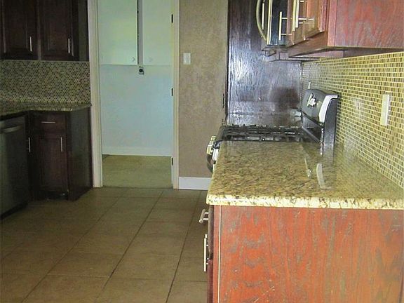 5th image of 1458 Rosewood Dr