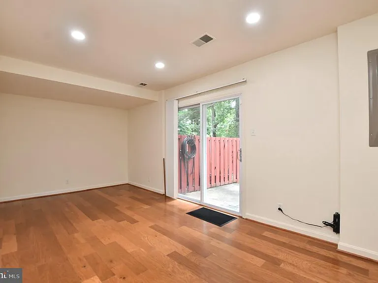 7733 Trevino Ln — Photo 16