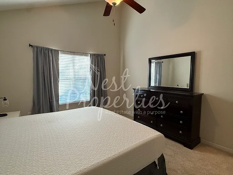 613 Finnegan Ln — Photo 4
