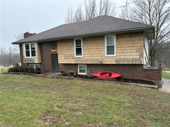 6470 SE Horseshoe Dr, Holt, MO 64048