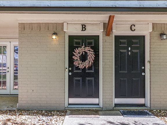 2nd image of 1407 Airline Dr APT B