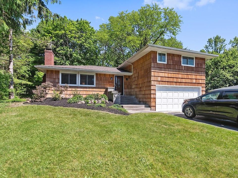 1st image of 7 Courtenay Cir