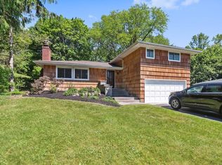 7 Courtenay Cir, Pittsford, NY 14534