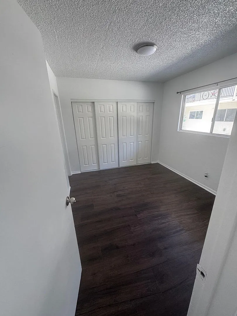 11710 S Budlong Ave — Photo 2