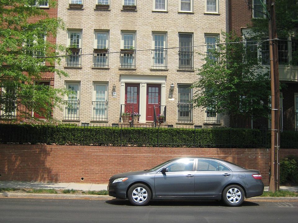 Top two floors arefor rent