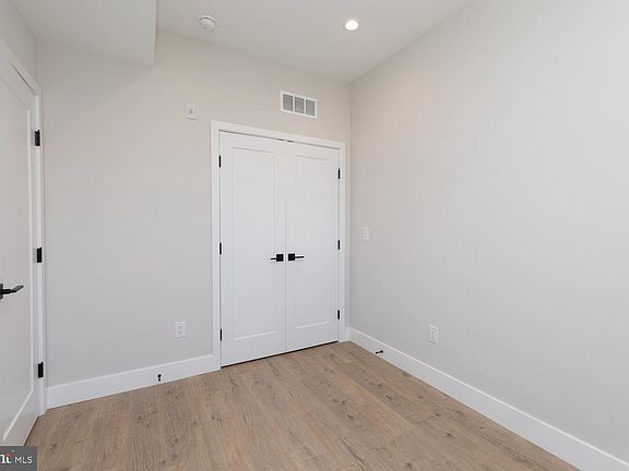 5th image of 2218 N Franklin St #3