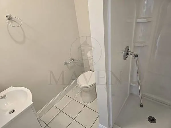60 Hawthorne St #2 — Photo 9