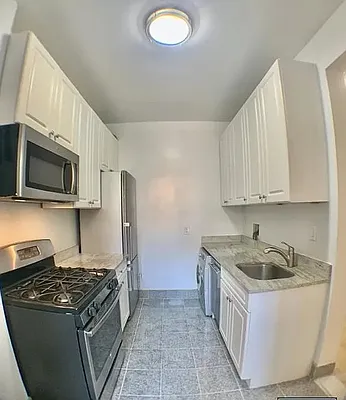 Rented by Bohemia Realty Group | media 14