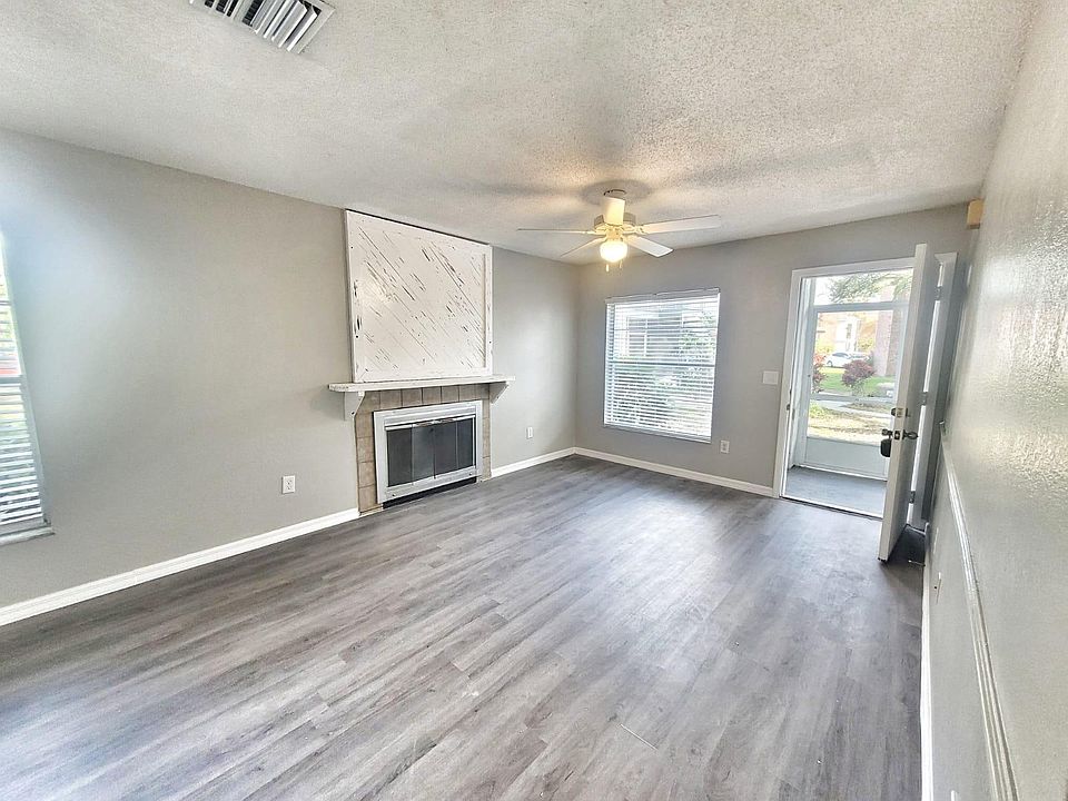 1st image of 1304 Northlake Dr #1304
