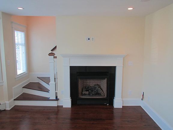 Gas fireplace