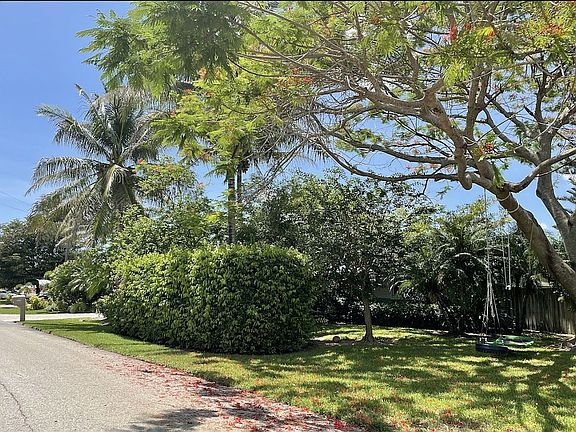 3rd image of 27831 Carl Cir