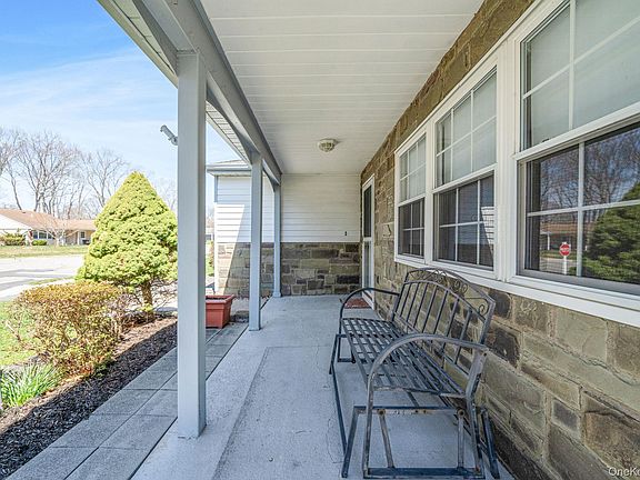 5th image of 259 Edinburgh Drive