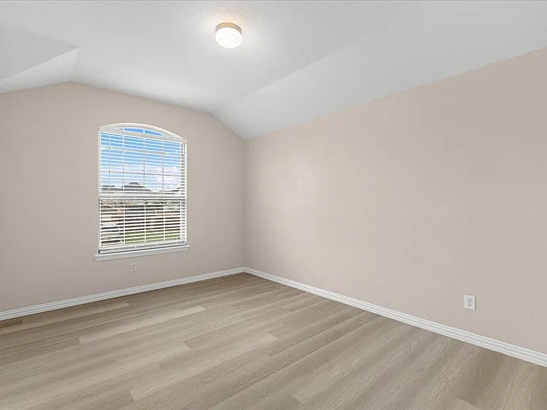 710 Woodcrest Dr — Photo 14