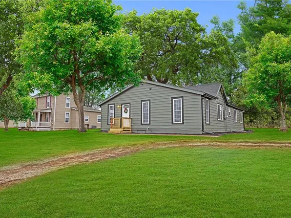 817 Main St, Wellsville, KS 66092