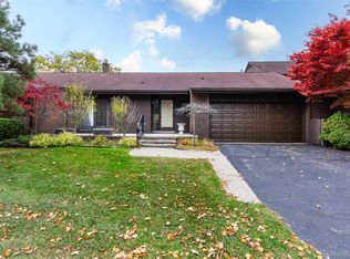 2045 Bordeaux St, West Bloomfield, MI 48323