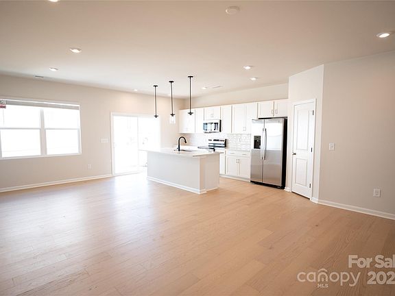 4th image of 3012 Hutton Gardens Ln