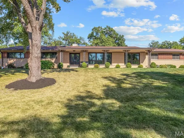 536 Fairways Cir, Saint Louis, MO 63141