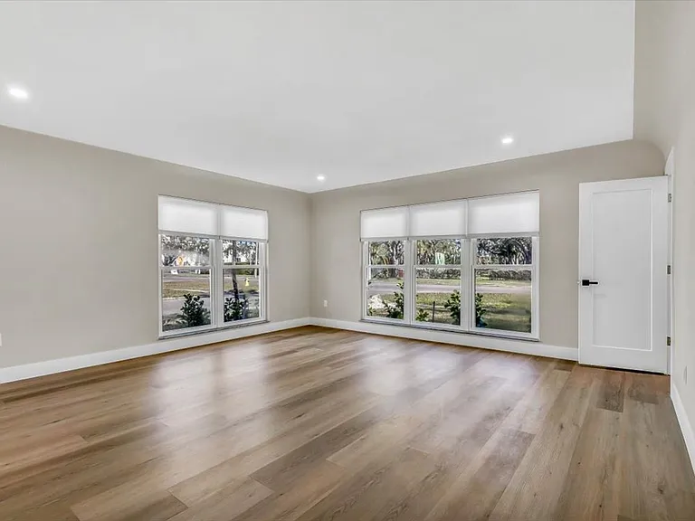 525 Lamara Way NE — Photo 21